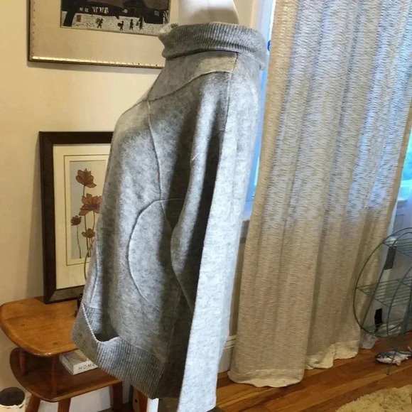 Trisha Tyler gray pullover sweater. Small pocket on front left. Size S - Picture 7 of 11